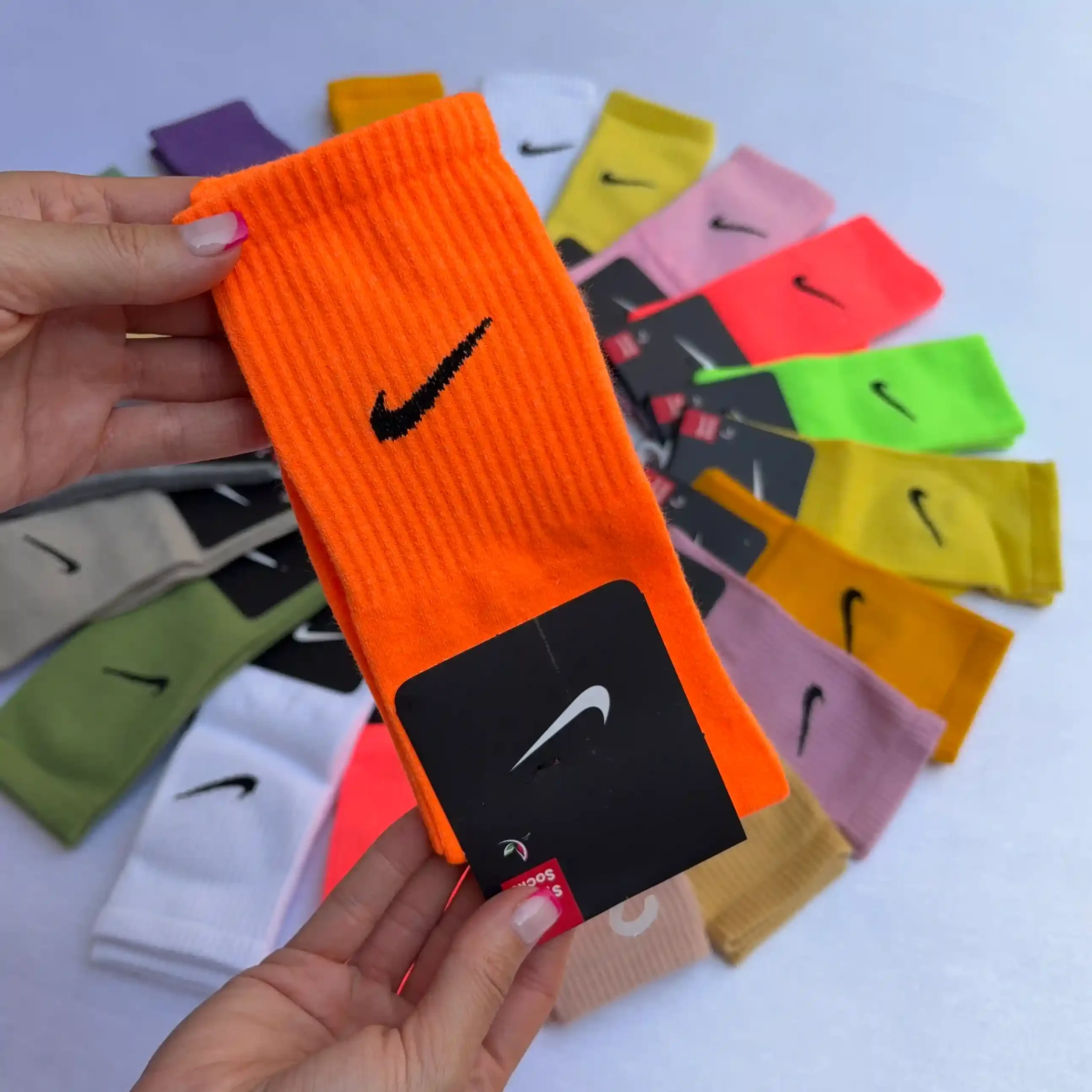 جوراب ساق بلند نایک رنگ نارنجی نئونی